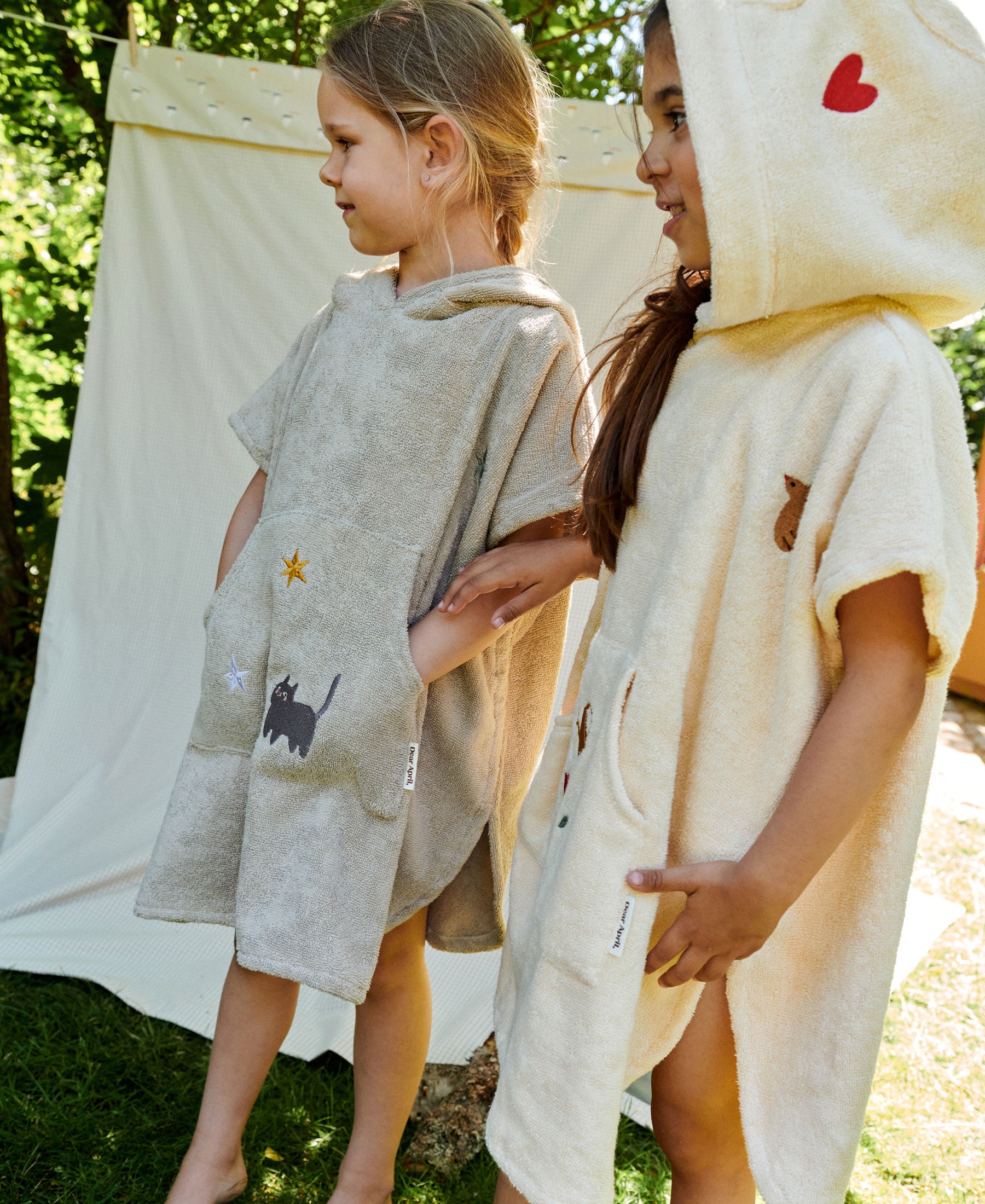 Dear April Puk Badeponcho, Moon Cat