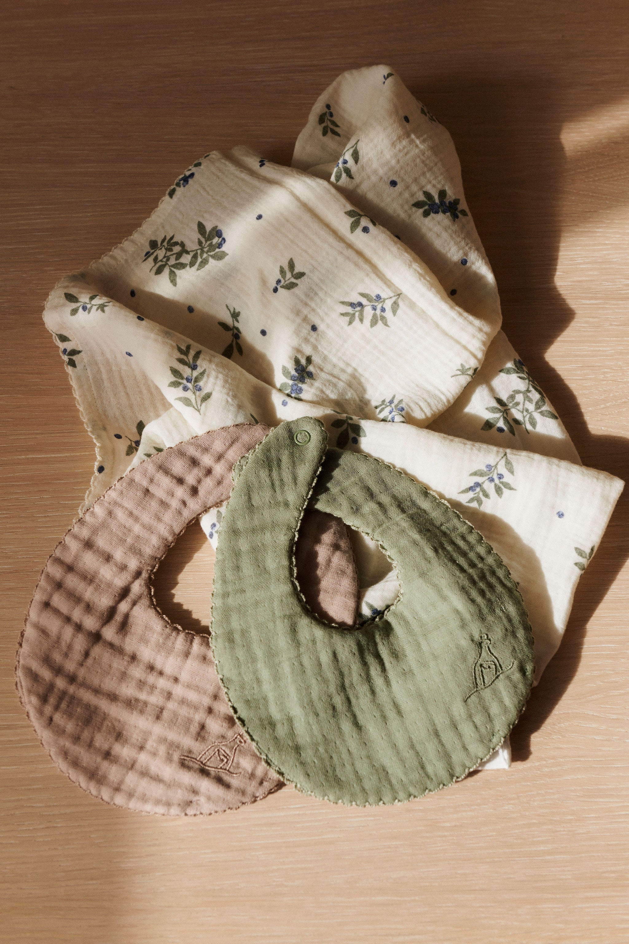 Dear April Koa Lätzchen, Forest Green/Little Mouse