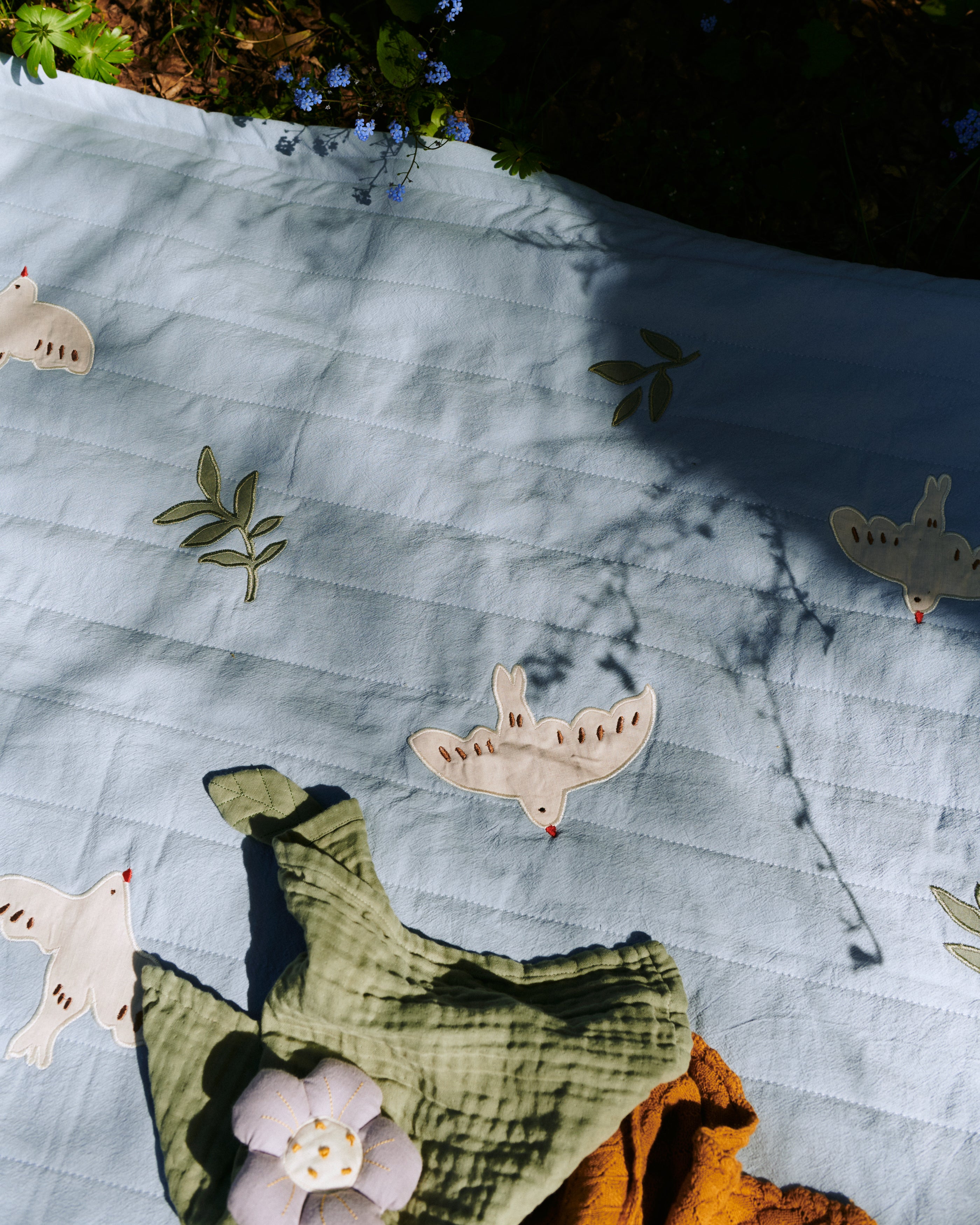 Dear April Cassia Decke, Sky Blue