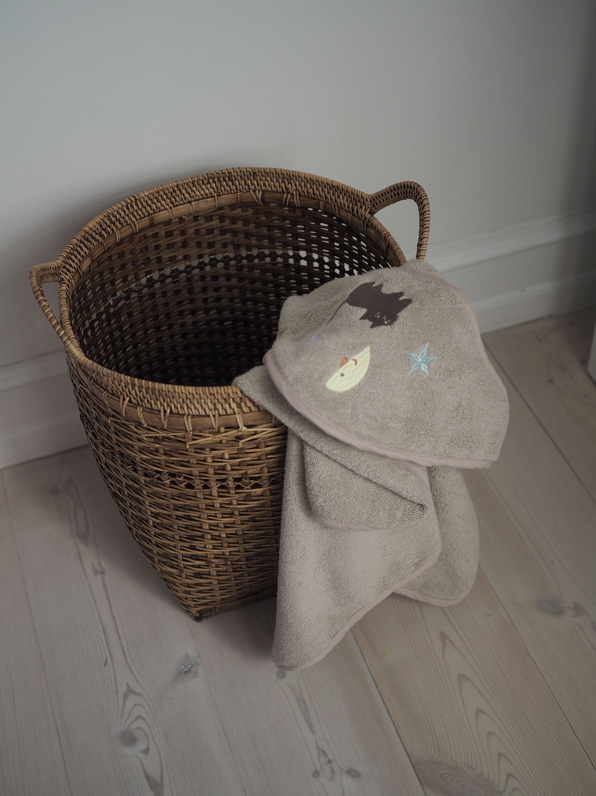 Dear April Petal Kapuzenbadetuch, Moon Cat