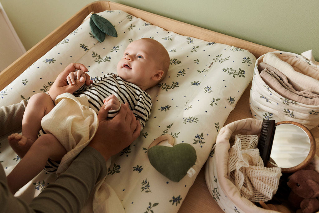 Dear April Wickelkissen Blueberries