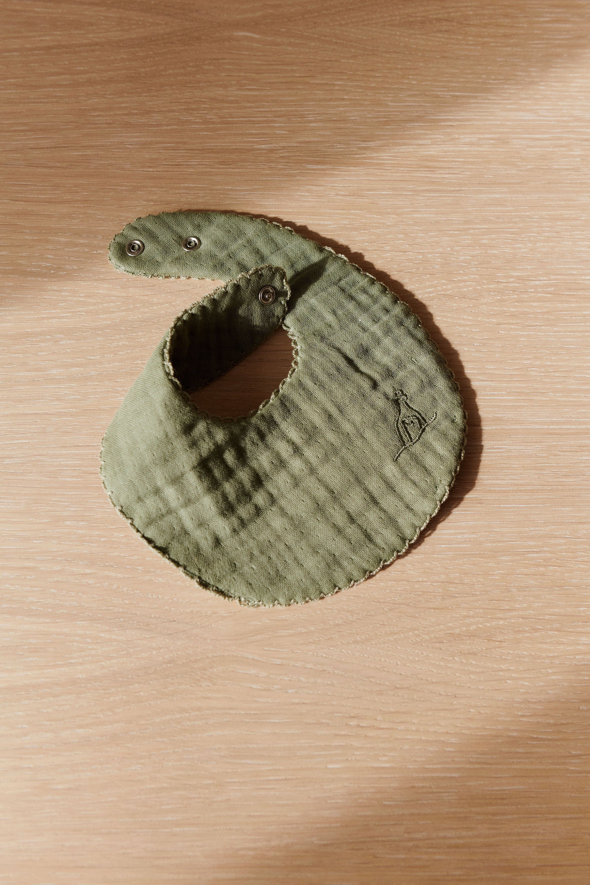 Dear April Koa Lätzchen, Forest Green/Little Mouse