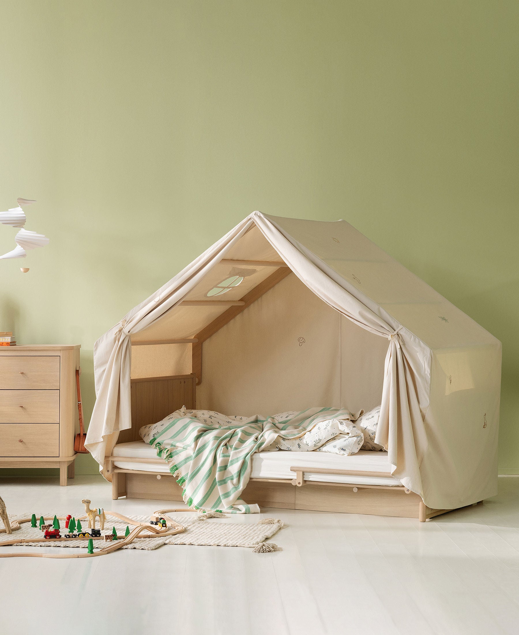 Oliver Furniture Camp Novel Zelt mit Stickerei für Hausdach, ungefärbt