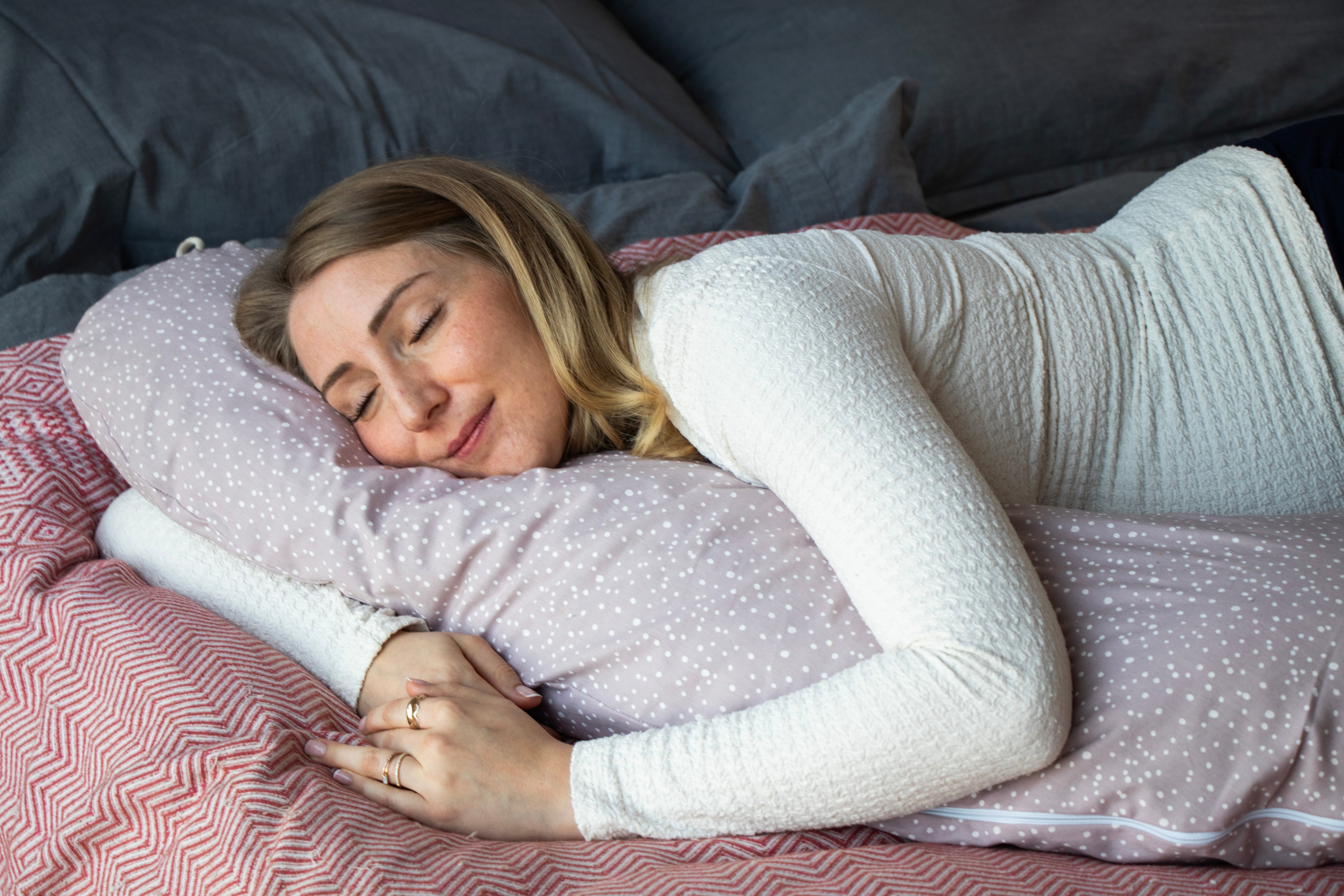 Kreativkopf Stillkissen/Seitenschläferkissen - Zirbe & Wolle