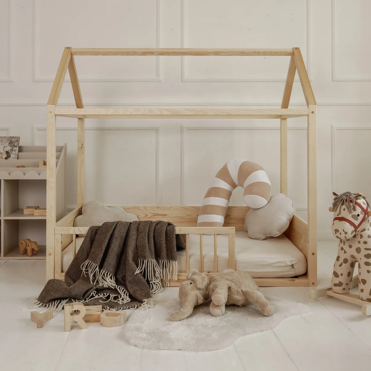 Bellamy Hausbett 70x140 cm Wood Nest, inkl. Seitenpaneele und Rausfallschutz