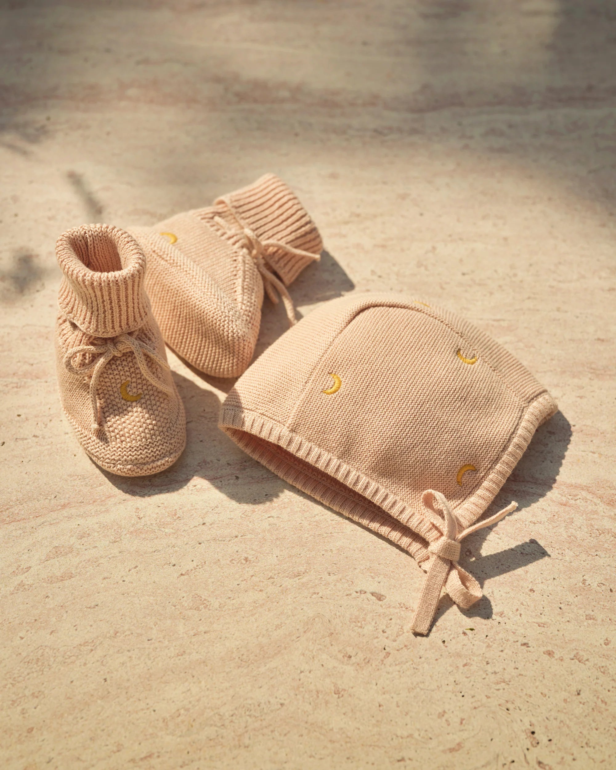 Moonboon Geschenk-Set gestricktes Häubchen & Stiefelchen