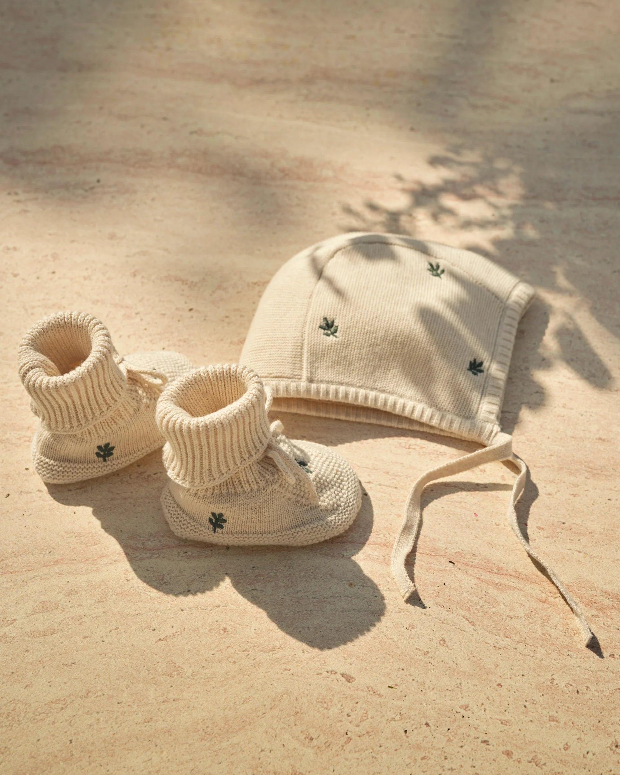 Moonboon Geschenk-Set gestricktes Häubchen & Stiefelchen