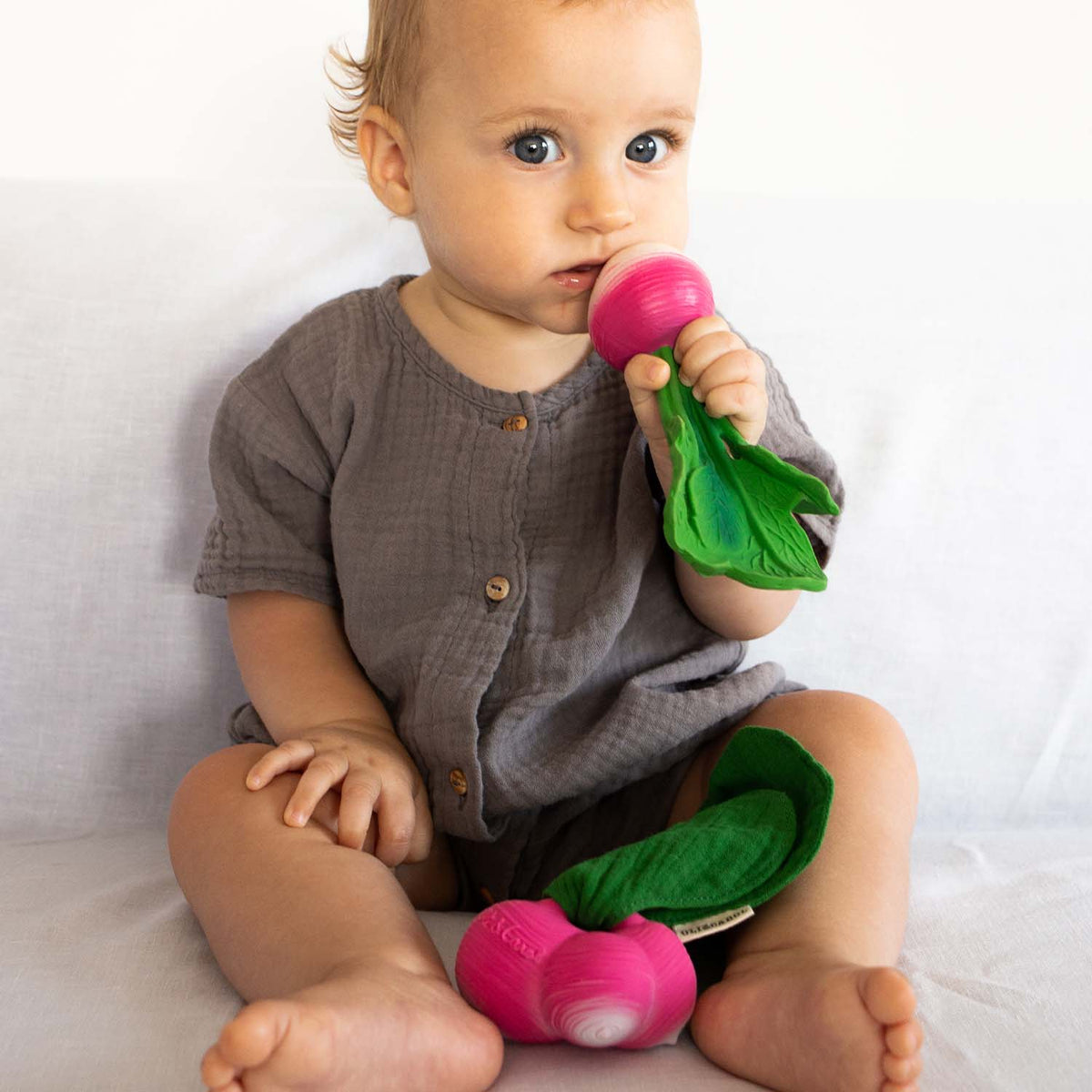 OLI & CAROL Ramona the Radish Lovey-Teether